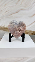 Bild in Galerie-Betrachter laden, Druzy Pink Amethyst Herz mit Stand (48iw)
