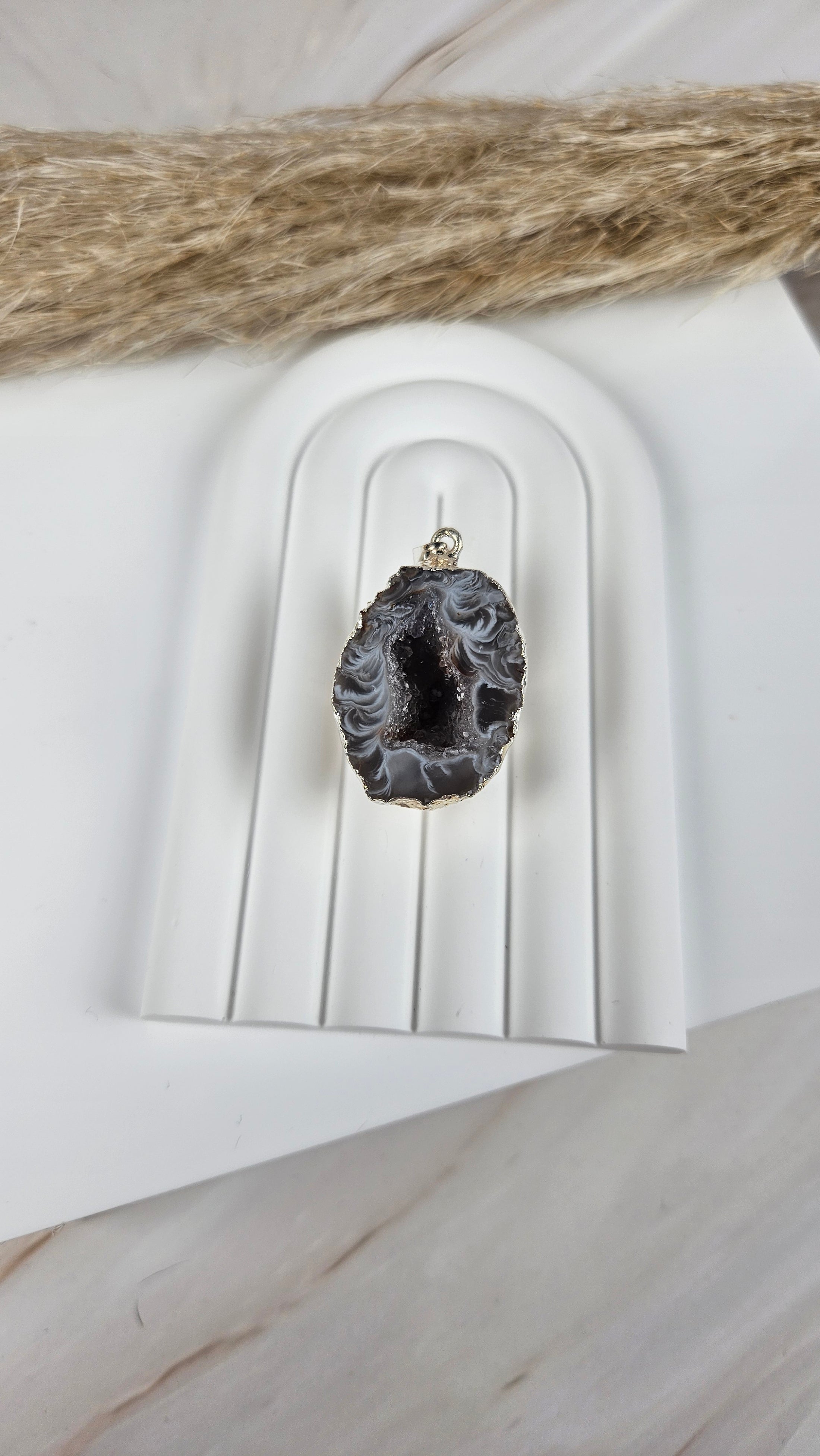 Druzy Geode Kettenanhänger in Silber (24hss)