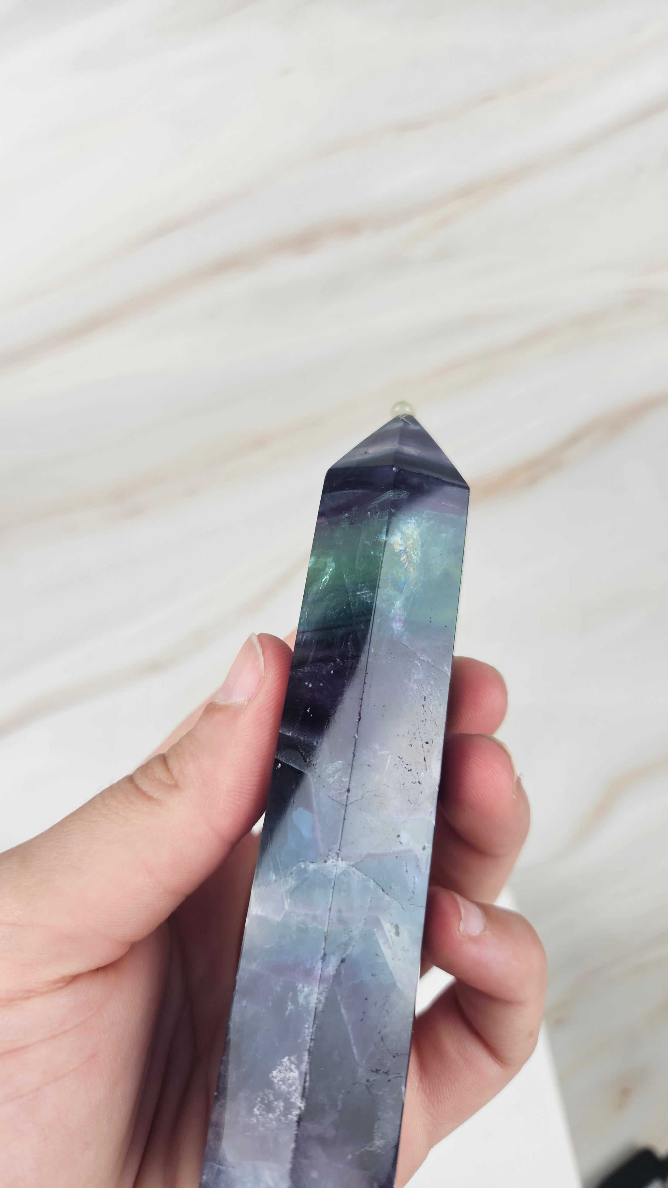 Fluorit Spitze mit Regenbogen (28ikk)