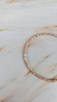 Bild in Galerie-Betrachter laden, Faccetiertes Pfirsich Mondstein Armband mit Magnetverschluss (19pfo)
