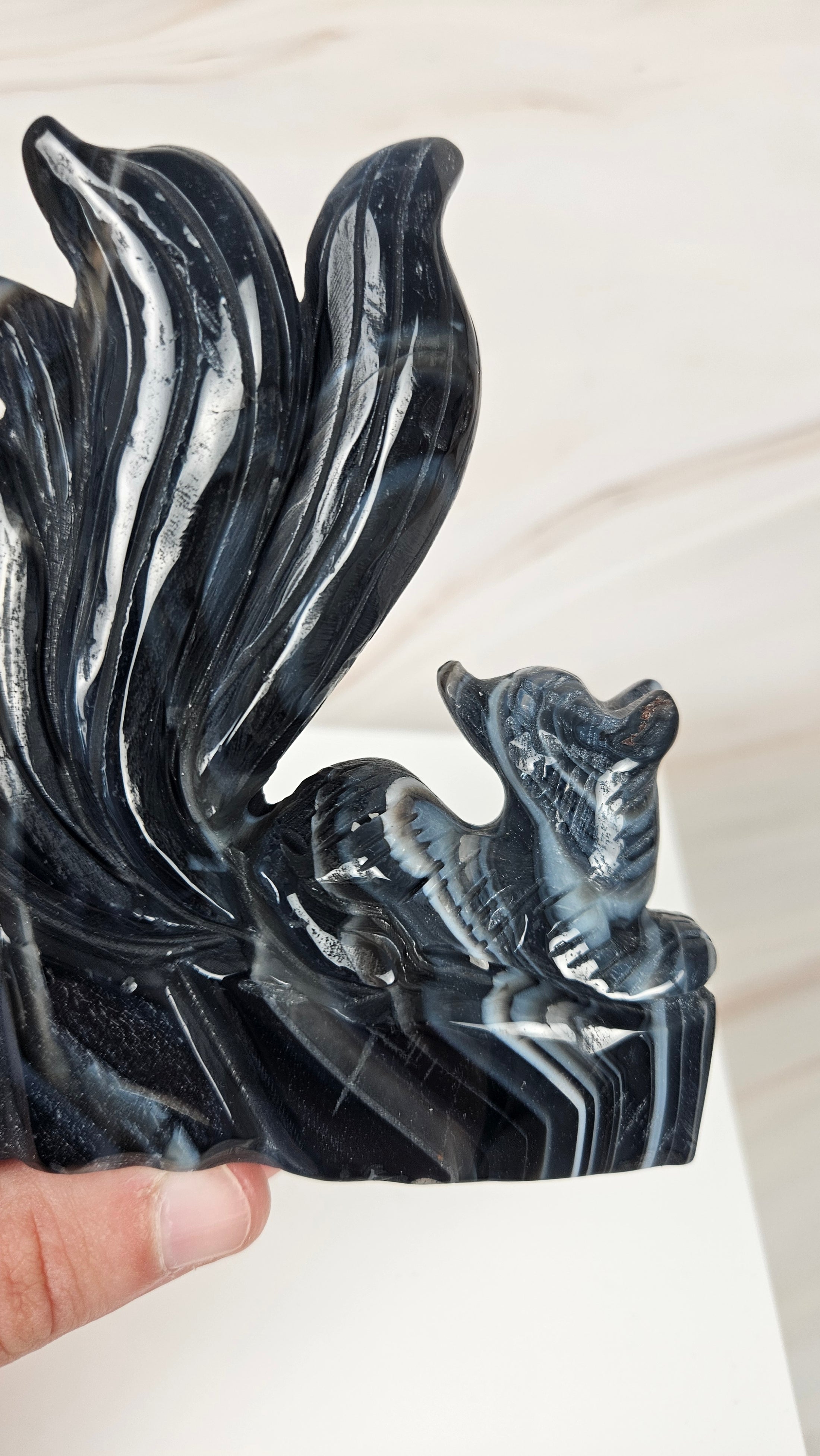 Ninetail Fuchs in schwarzem Achat (119wus)