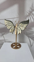 Bild in Galerie-Betrachter laden, Pyrit Schmetterling (48py)
