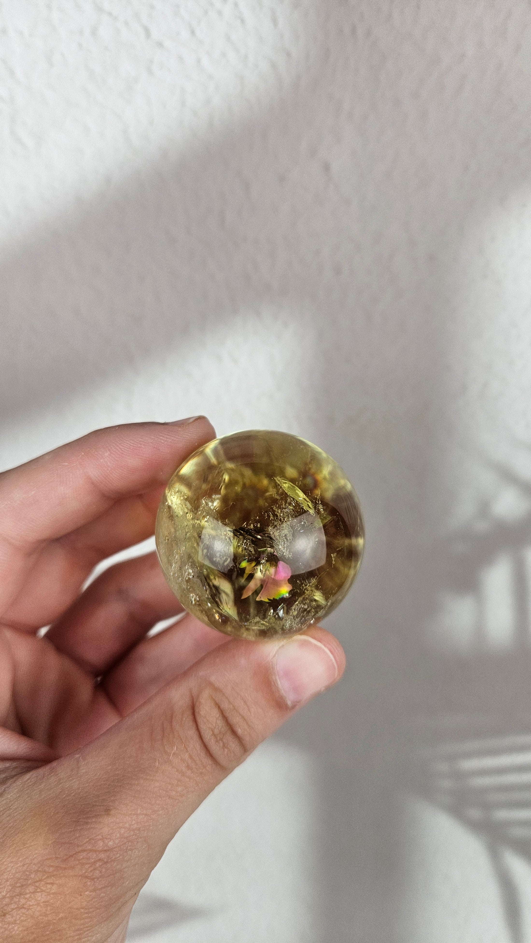 Citrin Kugel mit Regenbögen (30cin)