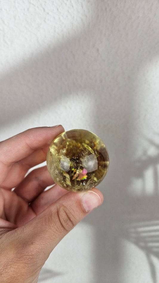 Citrin Kugel mit Regenbögen (30cin)