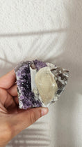 Bild in Galerie-Betrachter laden, Amethyst Cluster mit Calcit aus Brasilien (64tw)

