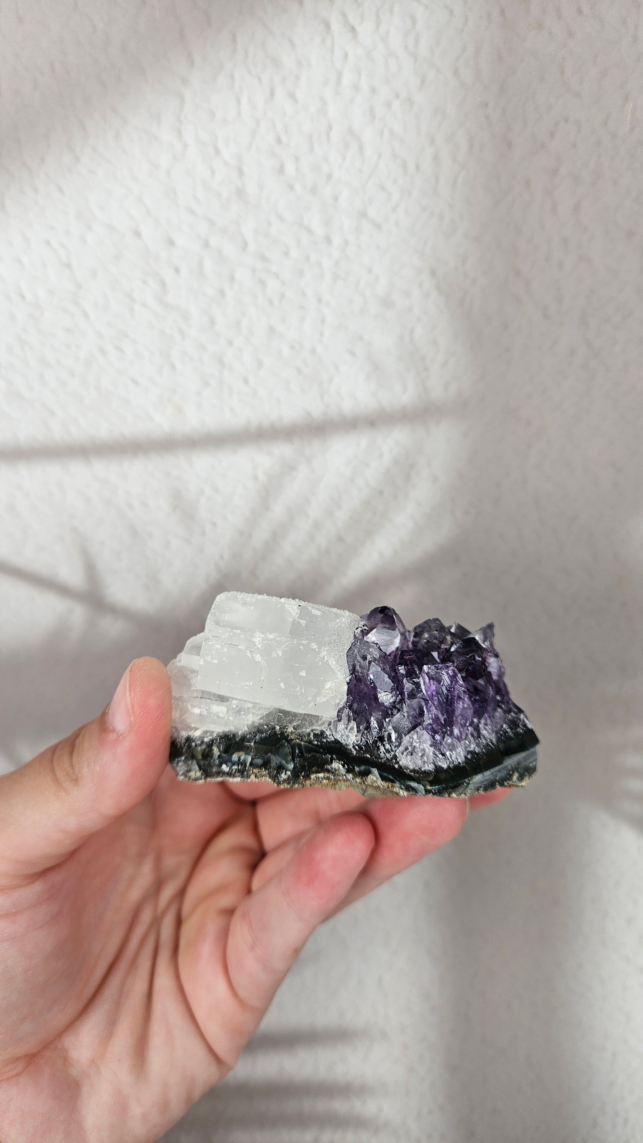 Amethyst Cluster mit Calcit aus Brasilien (44to)