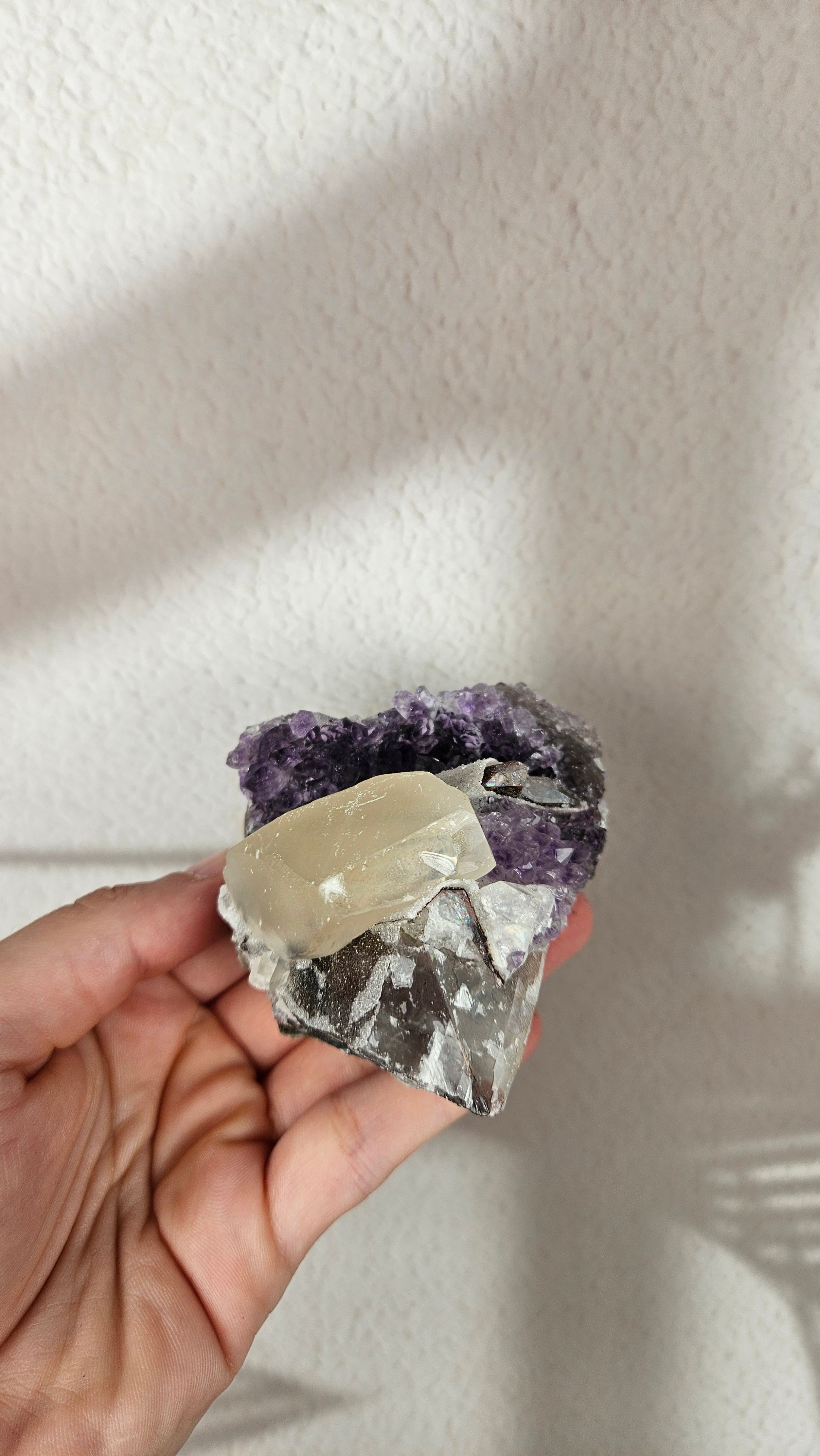 Amethyst Cluster mit Calcit aus Brasilien (64tw)