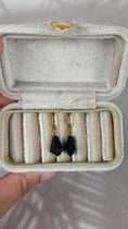 Bild in Galerie-Betrachter laden, Diamant Form Creolen in Gold (17aa)
