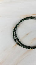 Bild in Galerie-Betrachter laden, Faccetiertes Grünfluss Armband mit Magnetverschluss (19gru)
